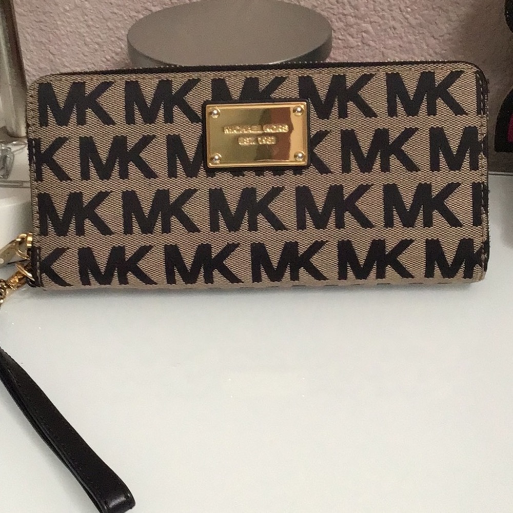 Michael kors wallet